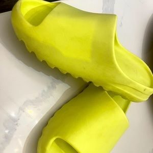 YEEZY SLIDES GLOW GREEN WITH BOX AUTHENTIC